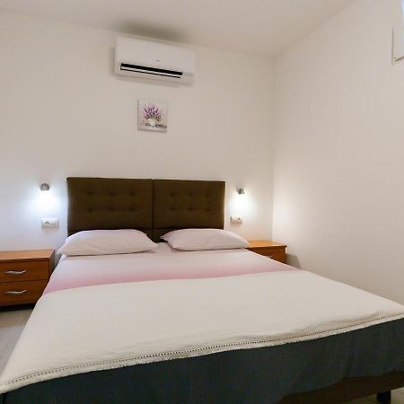 Amoroso Apartment 200M From Sea بوريتش المظهر الخارجي الصورة