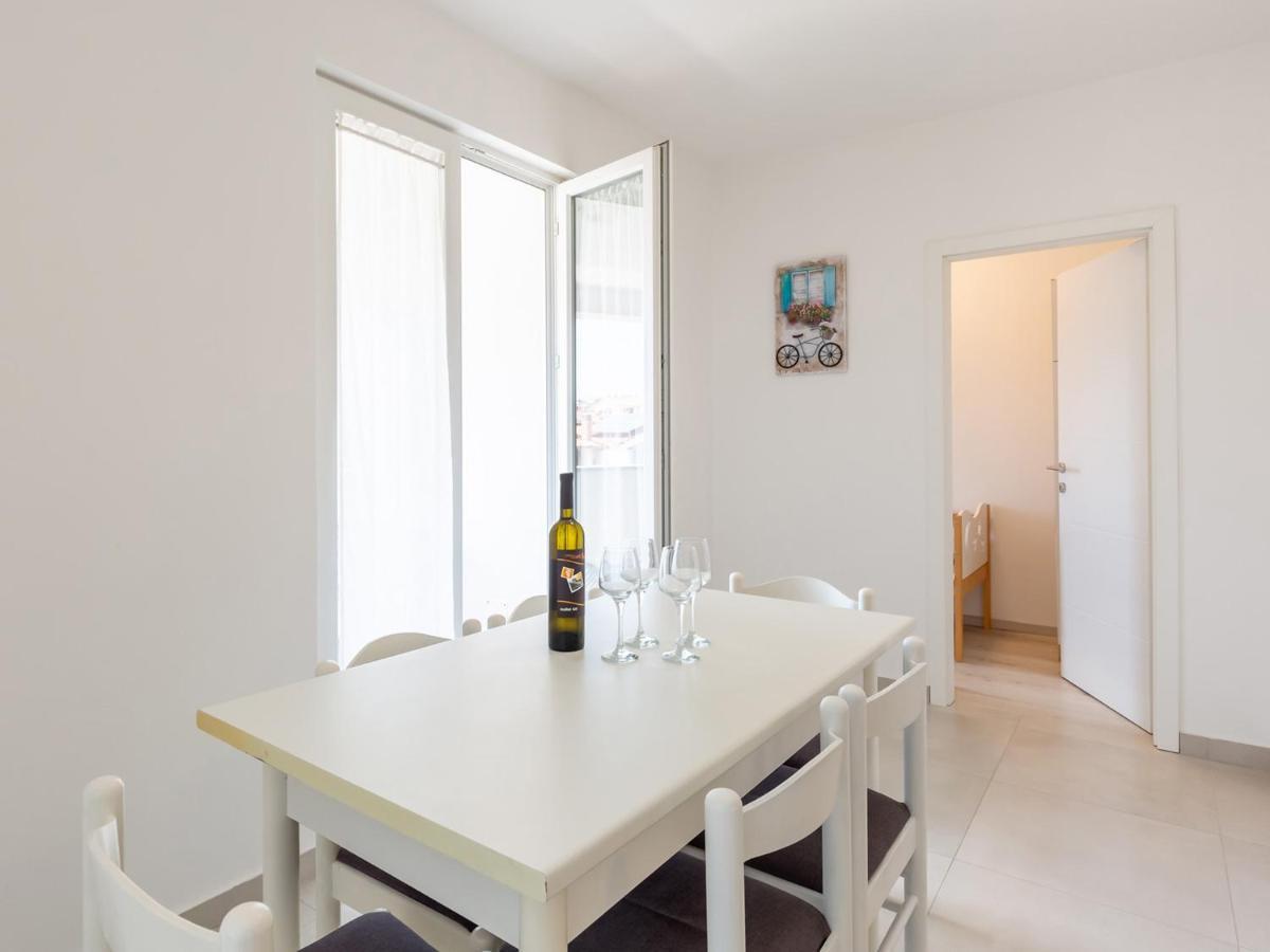 Amoroso Apartment 200M From Sea بوريتش المظهر الخارجي الصورة