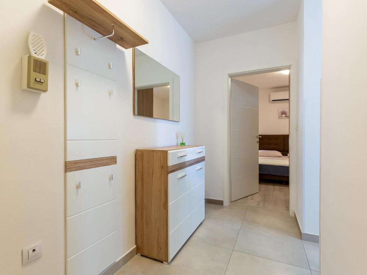 Amoroso Apartment 200M From Sea بوريتش المظهر الخارجي الصورة