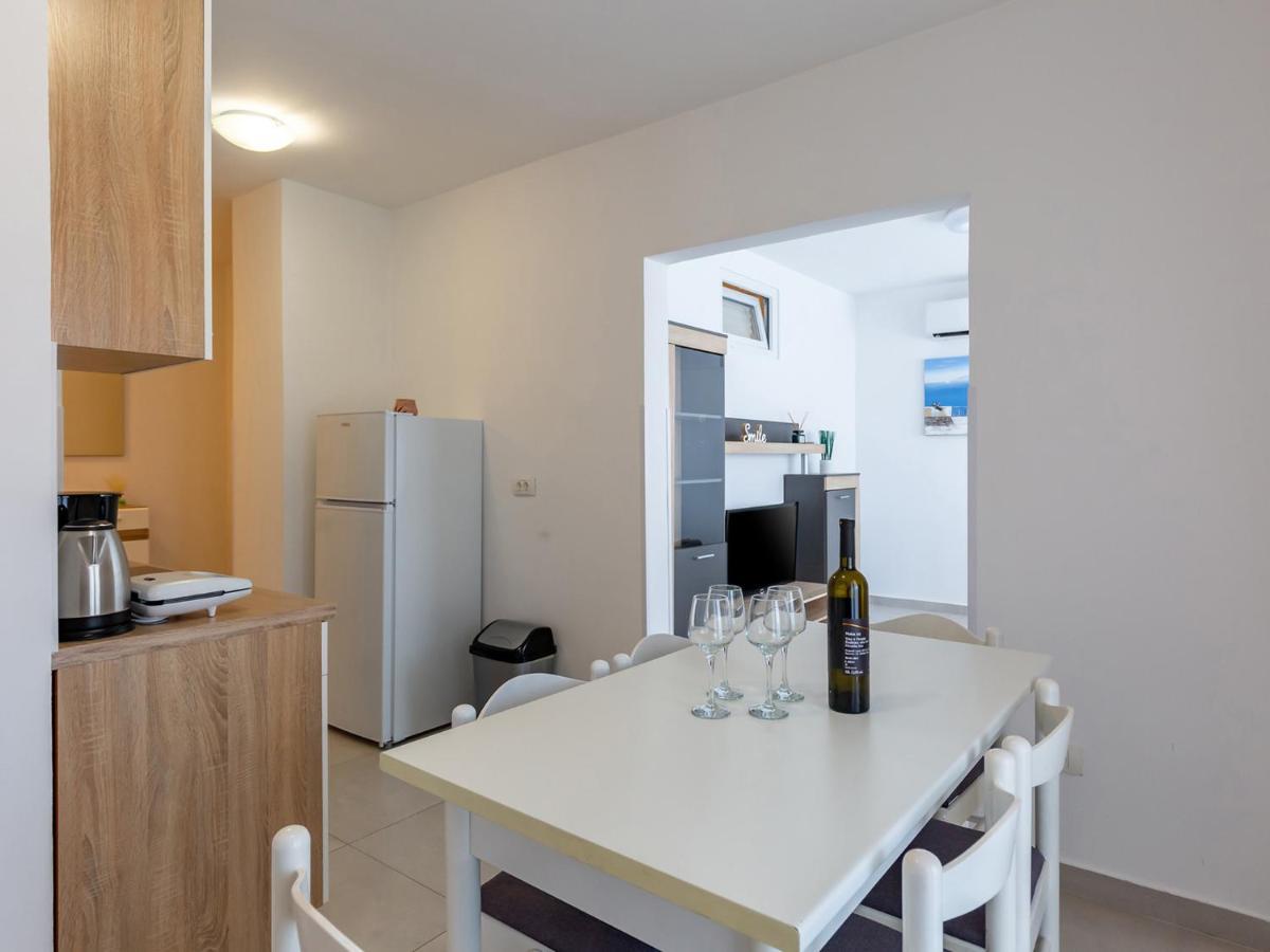 Amoroso Apartment 200M From Sea بوريتش المظهر الخارجي الصورة