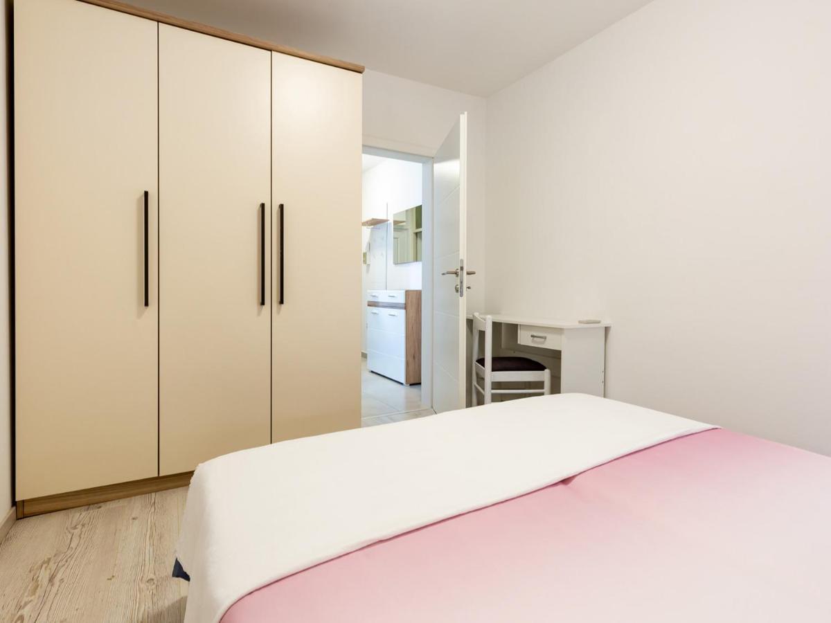 Amoroso Apartment 200M From Sea بوريتش المظهر الخارجي الصورة