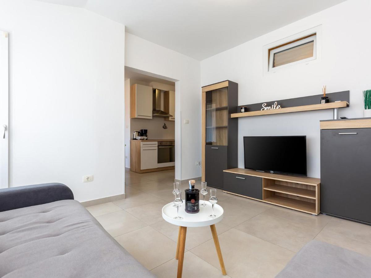 Amoroso Apartment 200M From Sea بوريتش المظهر الخارجي الصورة