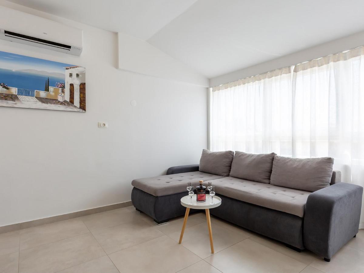 Amoroso Apartment 200M From Sea بوريتش المظهر الخارجي الصورة