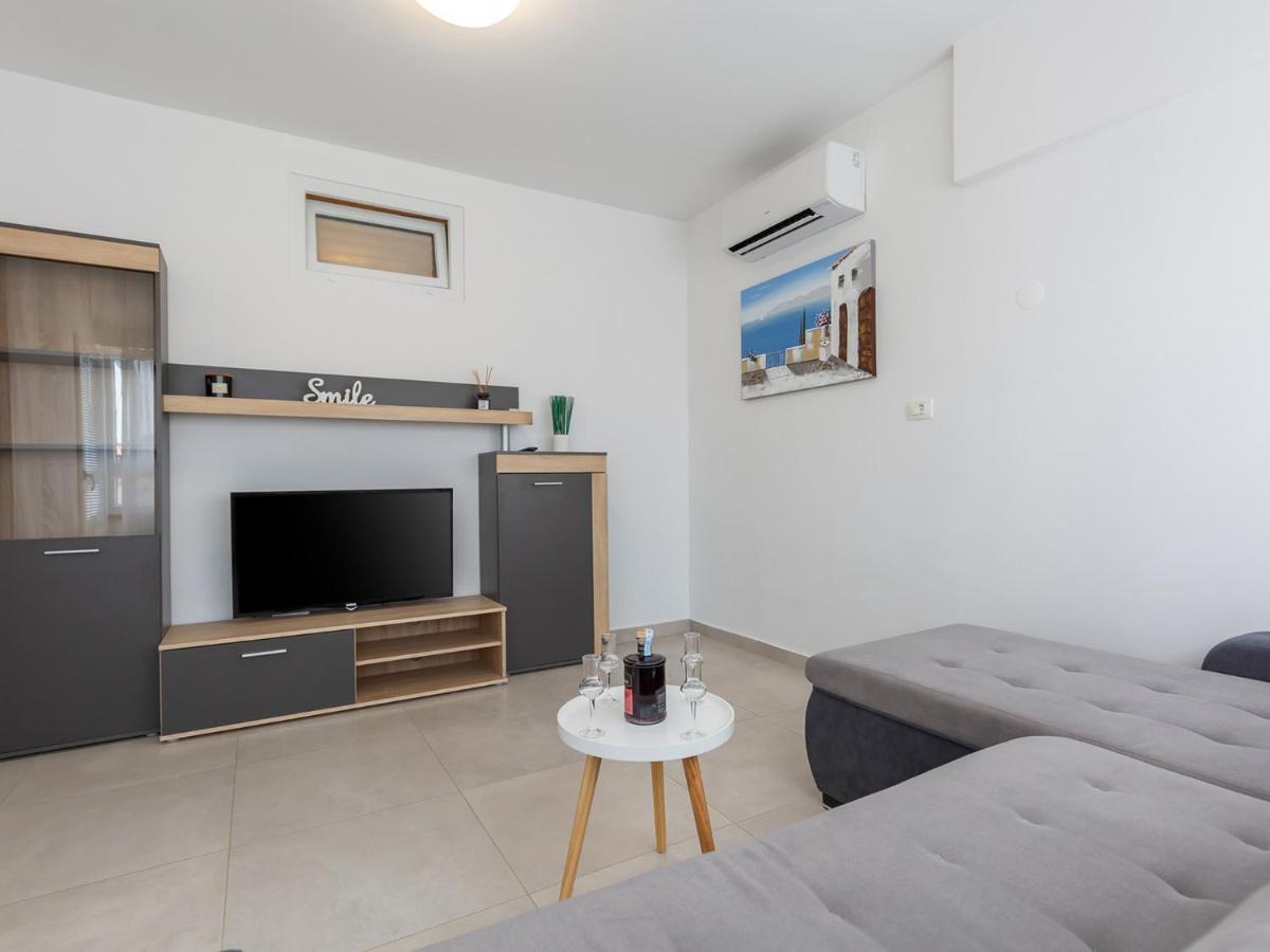 Amoroso Apartment 200M From Sea بوريتش المظهر الخارجي الصورة
